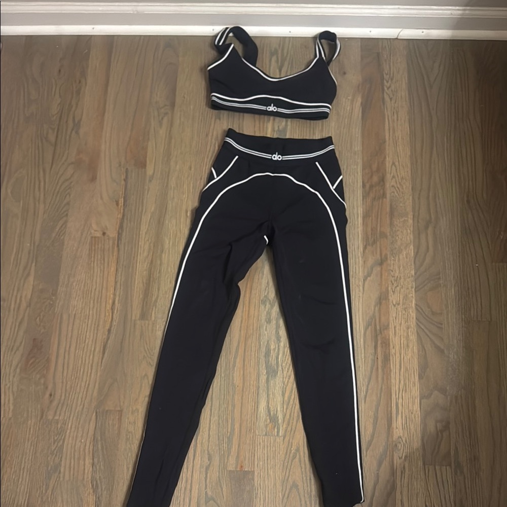 ALO Yoga Black and White Leggings for Effortless Style